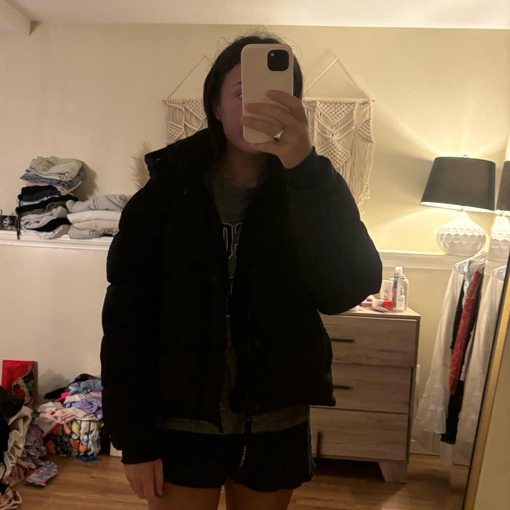 Aritzia Super puff shortie jacket